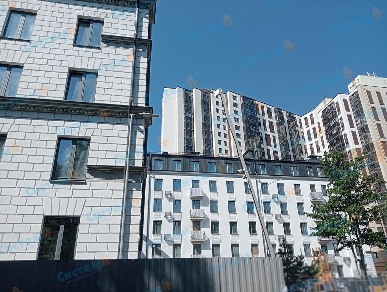 Изготовили карнизы и декоративные панели для многоэтажного здания Изготовили карнизы и декоративные панели для многоэтажного здания